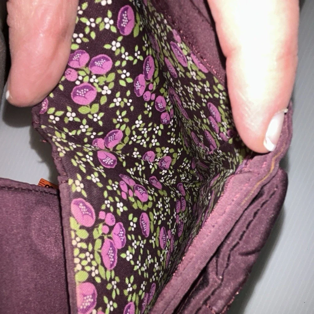 Vera Bradley Rare Wine Quilted Zip Around Wristlet Wallet Floral Interior Y2K - Picture 3 of 8